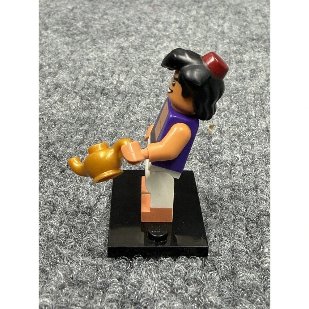 LEGO Disney Minifigure Series Collectible Minifigure - Aladdin 71012